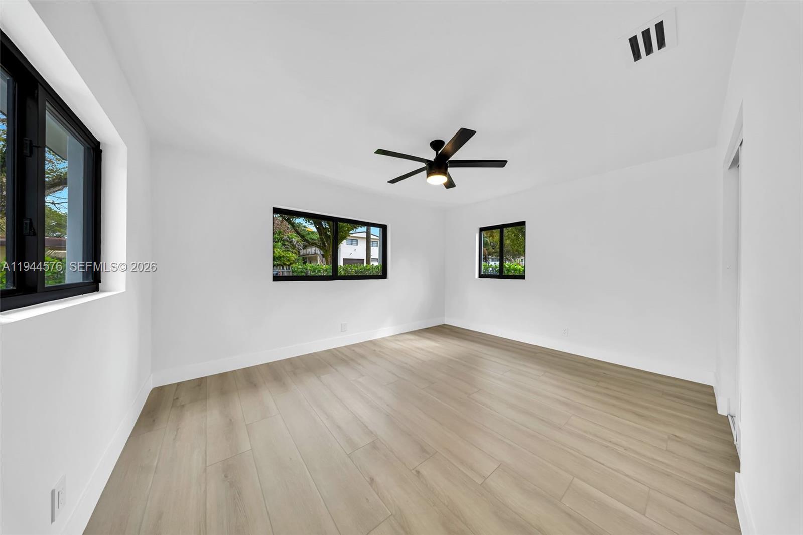 ELBARODA GROVE - Residential