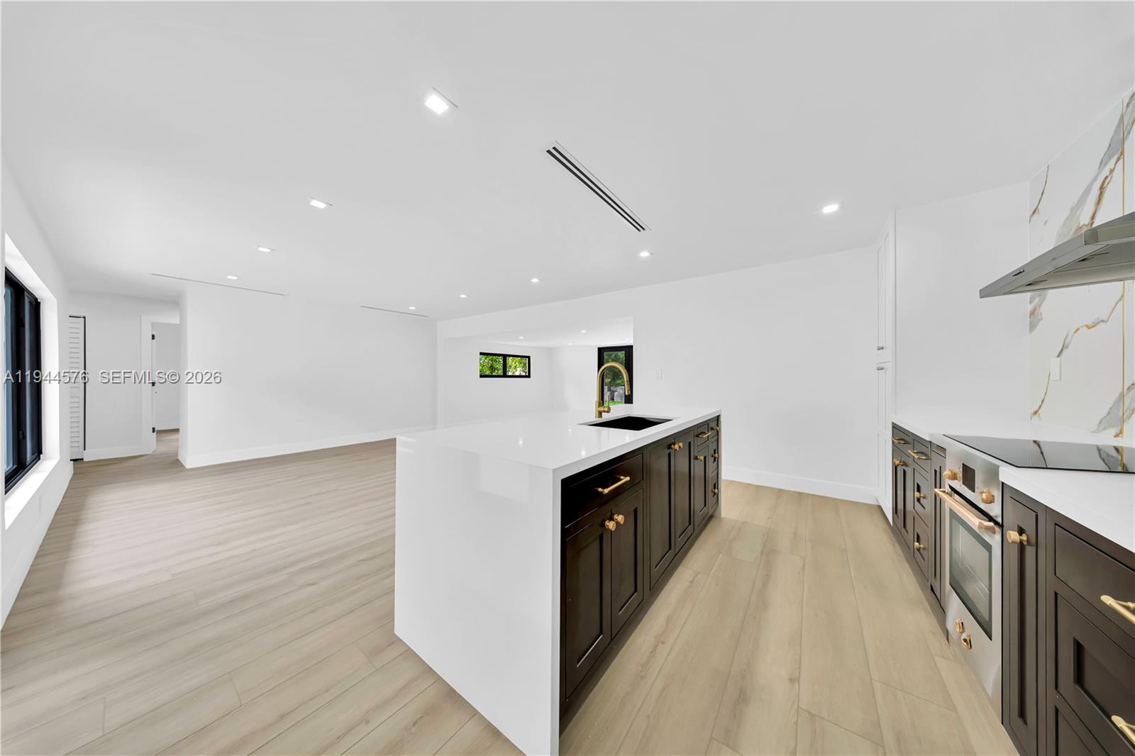 ELBARODA GROVE - Residential