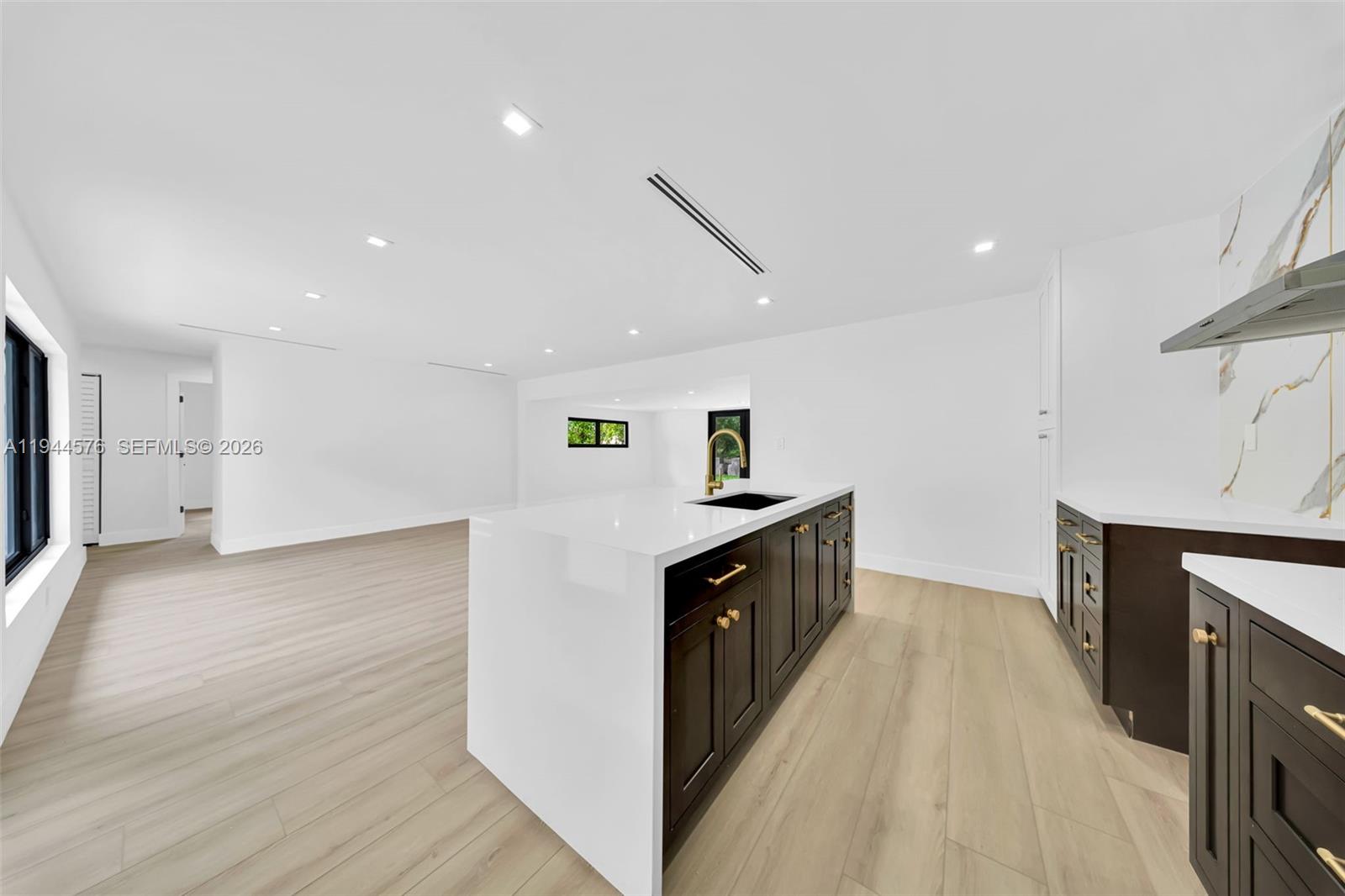 ELBARODA GROVE - Residential