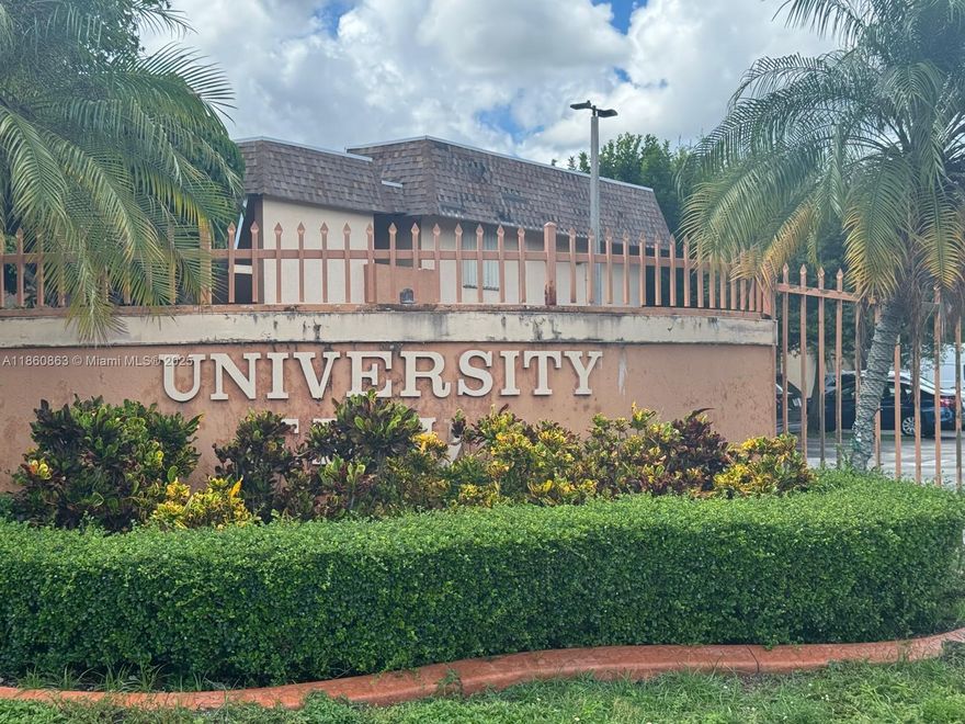 "Cozy and well-maintained"
1 bedroom / 1 bath condo offering comfort and convenience at an affordable price. Open  with plenty of natural light, excellent potential for a first-time buyer or investor. Washer and Dryer in the Unit.
Prime central location close to shopping, dining, schools, and major highways for easy commuting. Low-maintenance . Great opportunity to own in Miami at a budget-friendly price!