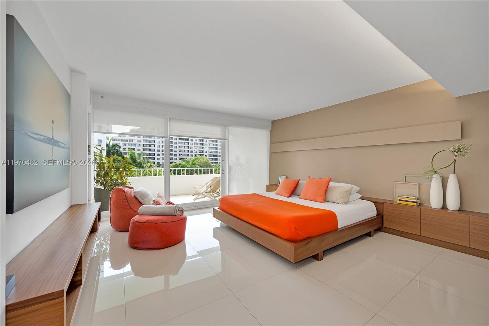 COMMODORE CLUB SOUTH COND - Residential