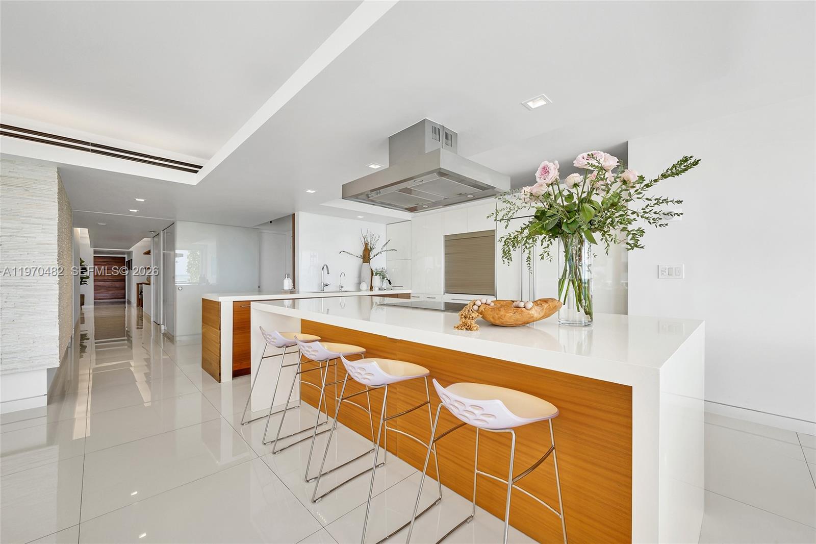 COMMODORE CLUB SOUTH COND - Residential