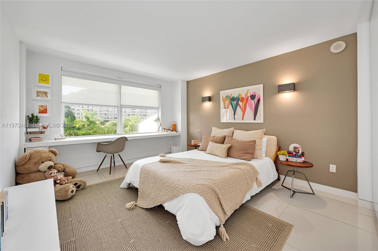 COMMODORE CLUB SOUTH COND - Residential