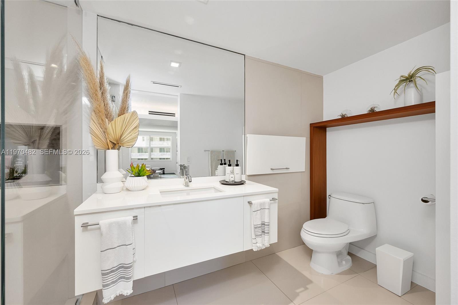 COMMODORE CLUB SOUTH COND - Residential