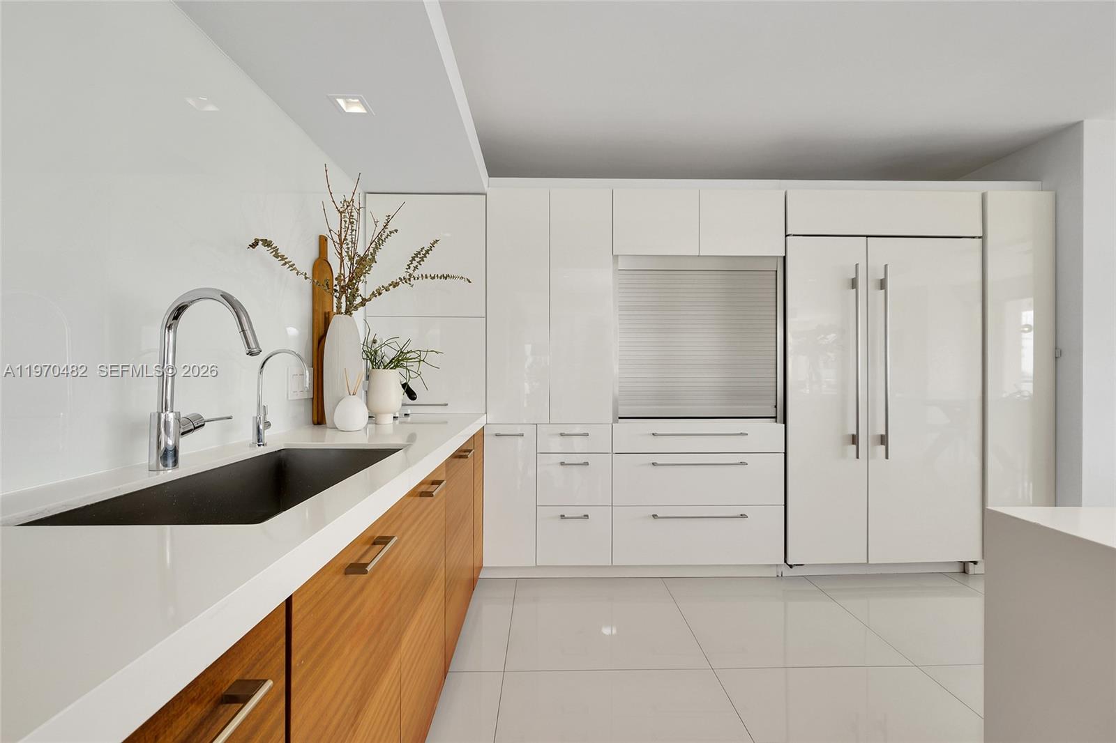 COMMODORE CLUB SOUTH COND - Residential