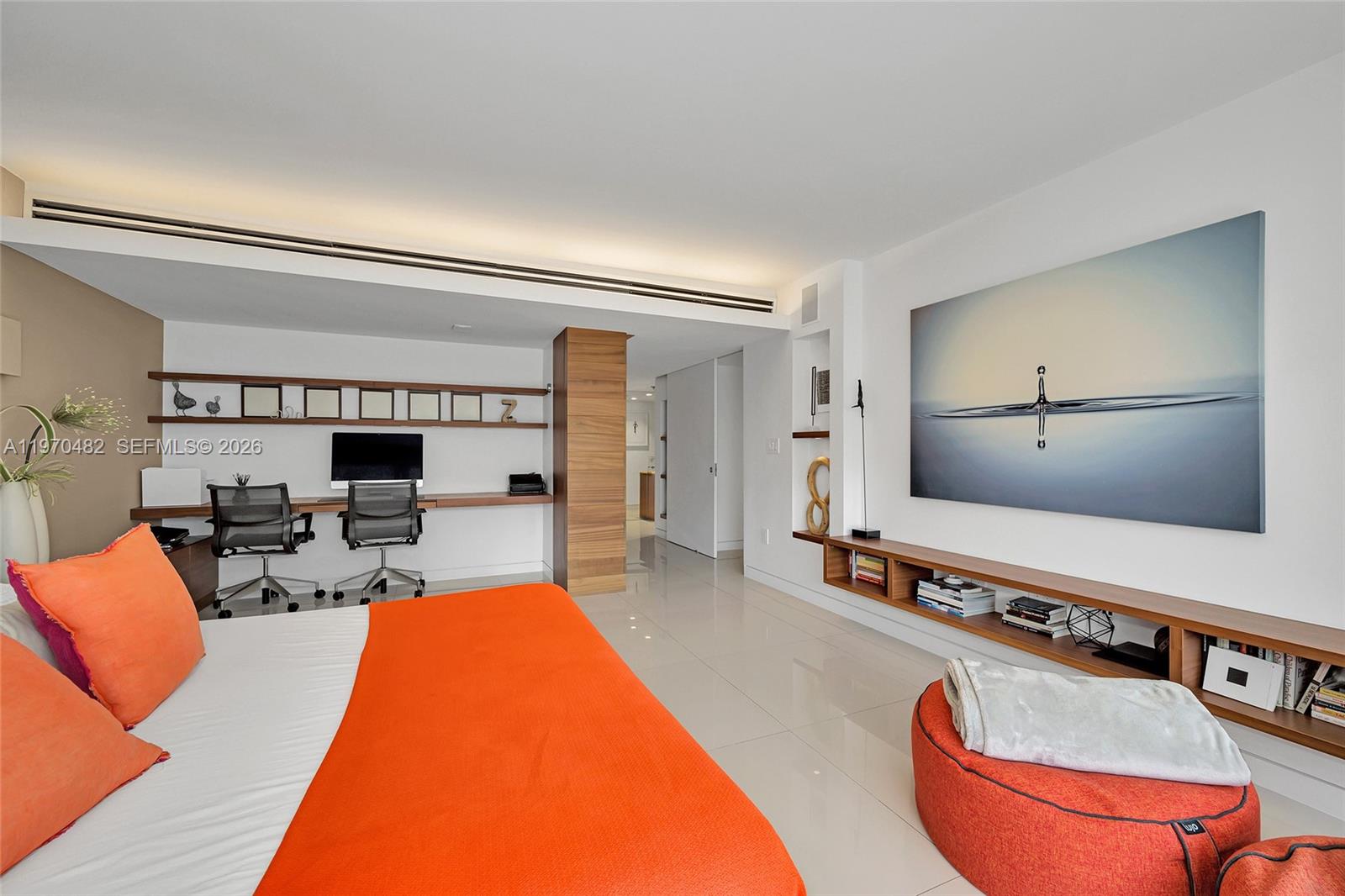 COMMODORE CLUB SOUTH COND - Residential