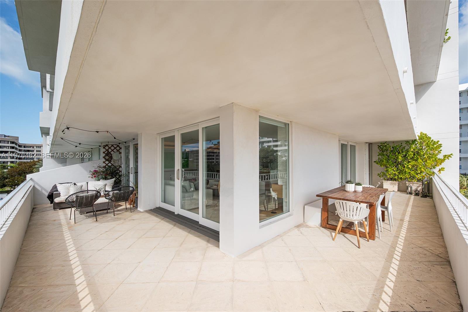 COMMODORE CLUB SOUTH COND - Residential