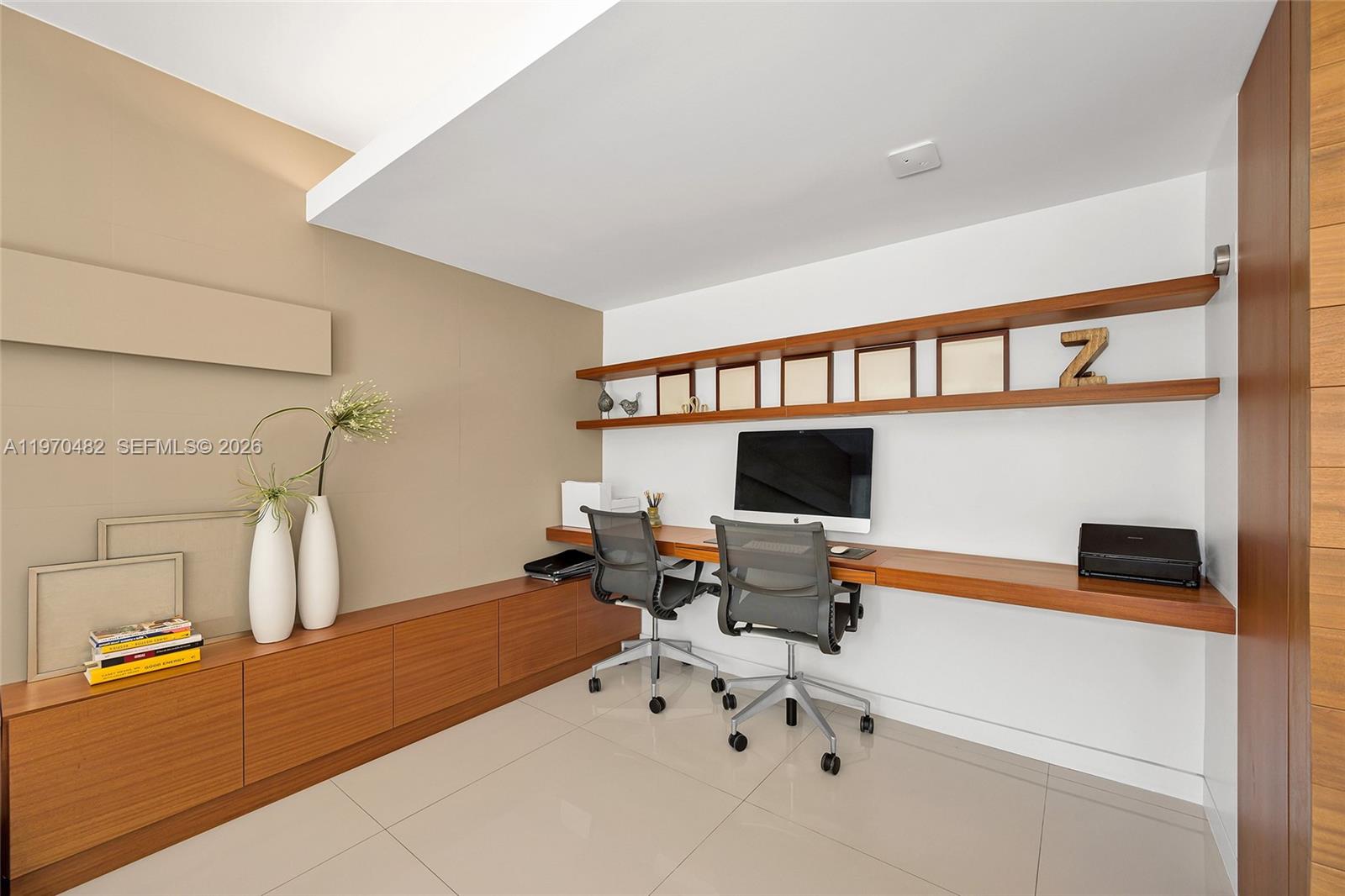 COMMODORE CLUB SOUTH COND - Residential