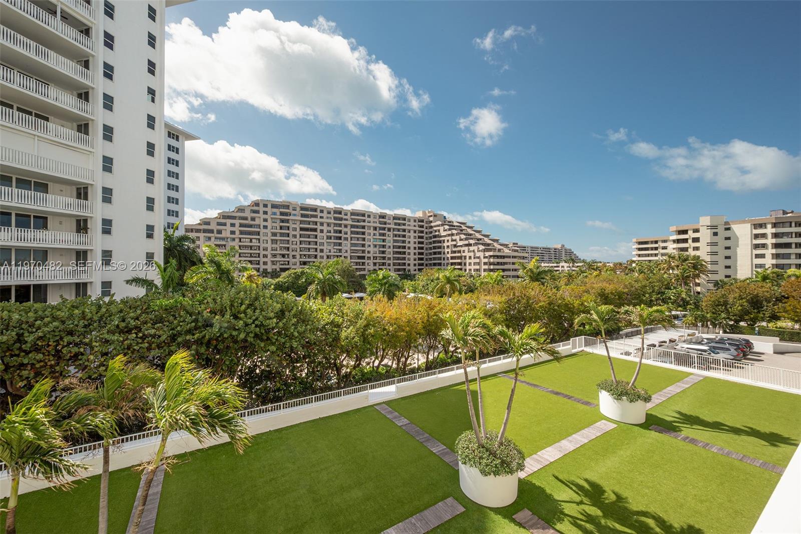 COMMODORE CLUB SOUTH COND - Residential