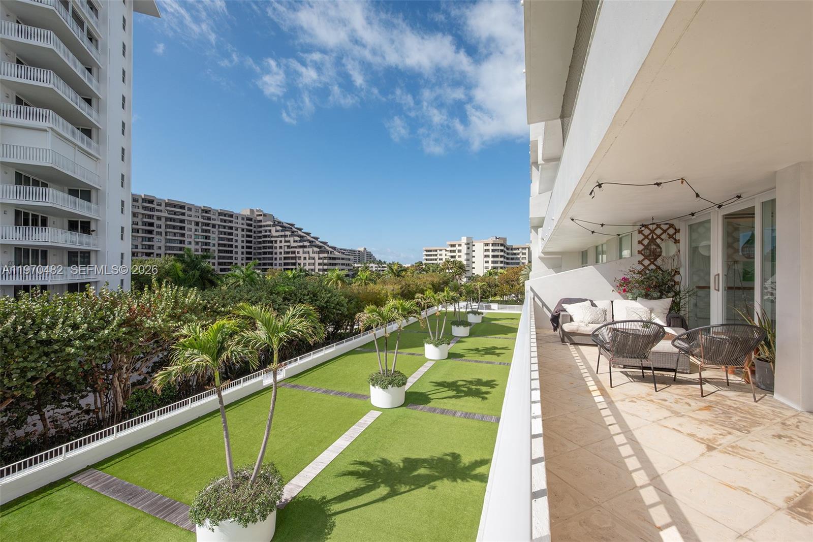 COMMODORE CLUB SOUTH COND - Residential