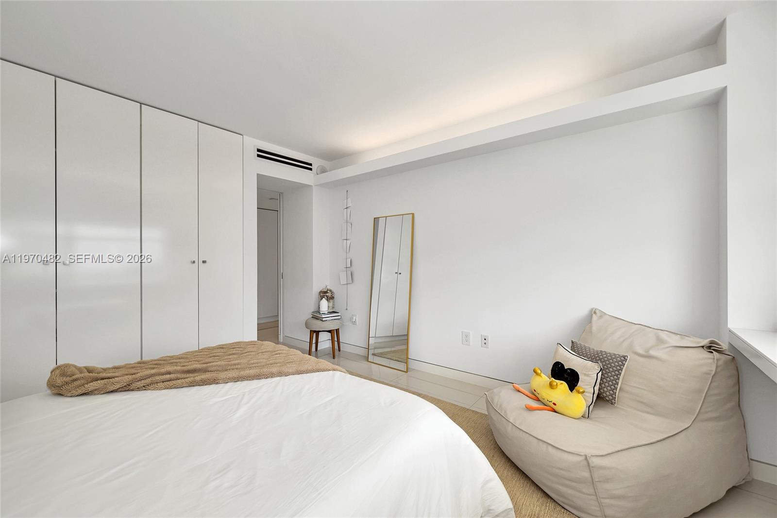 COMMODORE CLUB SOUTH COND - Residential