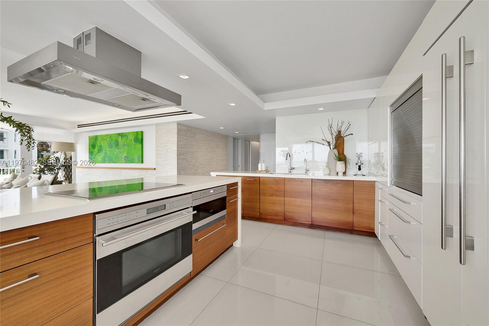 COMMODORE CLUB SOUTH COND - Residential