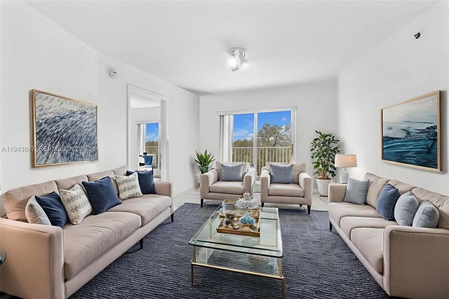 Beautifull 2 bedroom 2 bathroom unit. Ideally located near the airport with easy access to major highways, shopping and dinning. Best priced unit in the community and priced to sell! Perfect opportunity for investors or end users don't miss this great value.