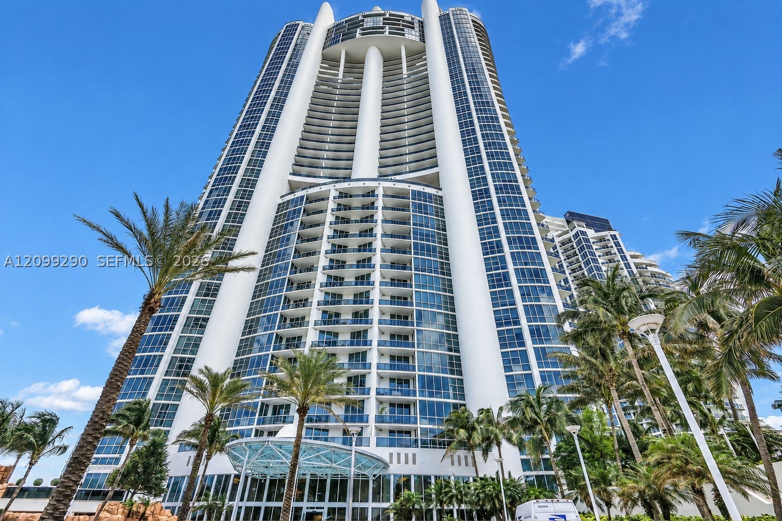 18101 Collins Ave