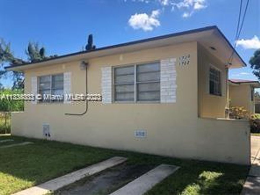 Remodeled 2/1 duplex with central ac, 2 parking spaces, washer and dryer in the unit and much more No Pets, sorry.
Call listing agent.