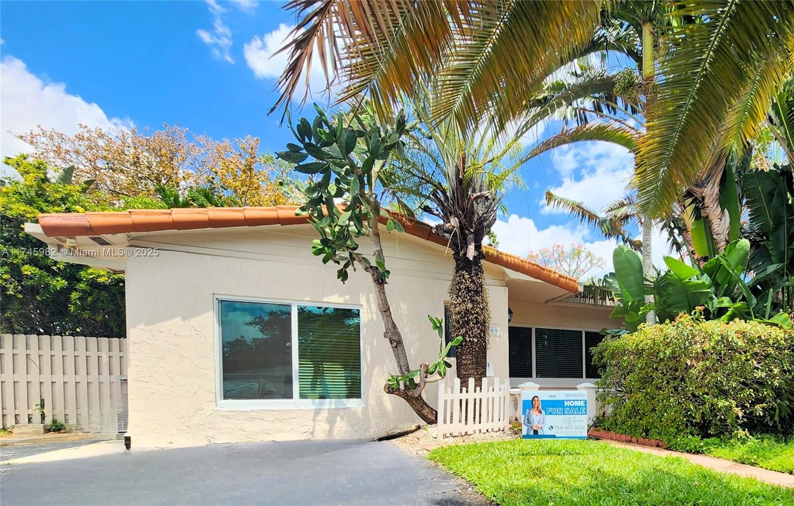 Property for Sale at 7509 Arthur St, Hollywood, Broward County, Florida - Bedrooms: 3 
Bathrooms: 2  - $535,000