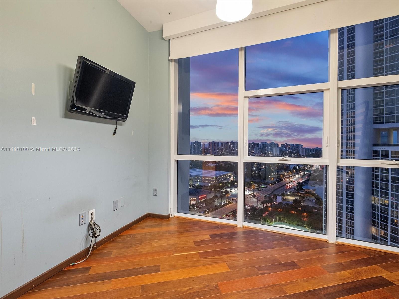 TRUMP PALACE CONDO - Residential