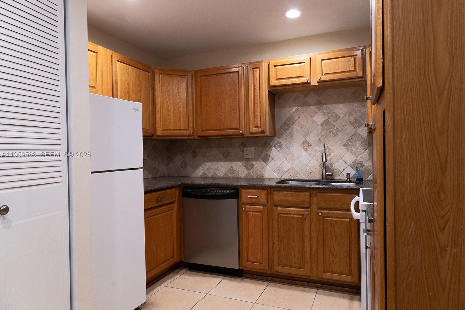 ARROWHEAD GOLF & TENNIS C - Residential