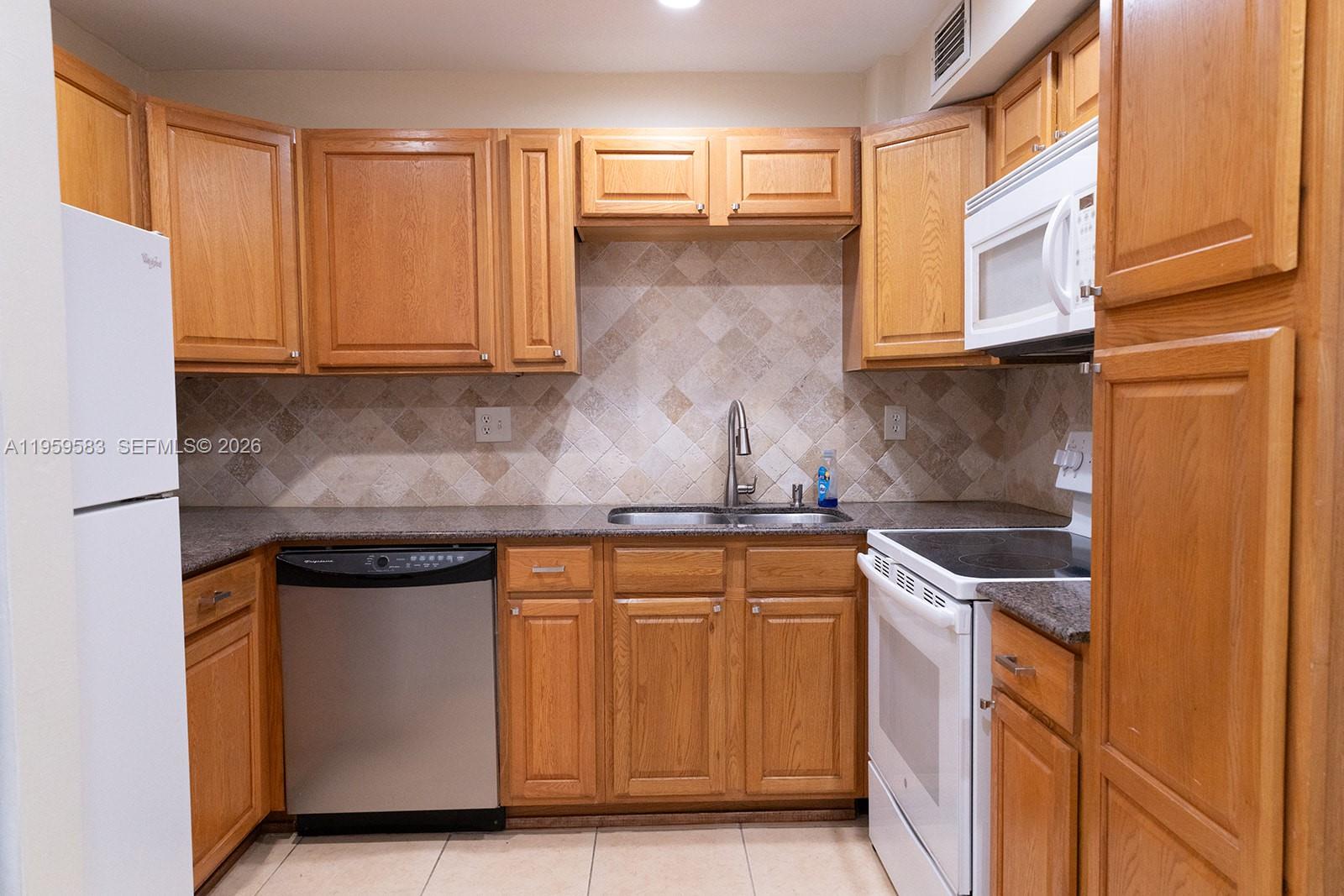 ARROWHEAD GOLF & TENNIS C - Residential