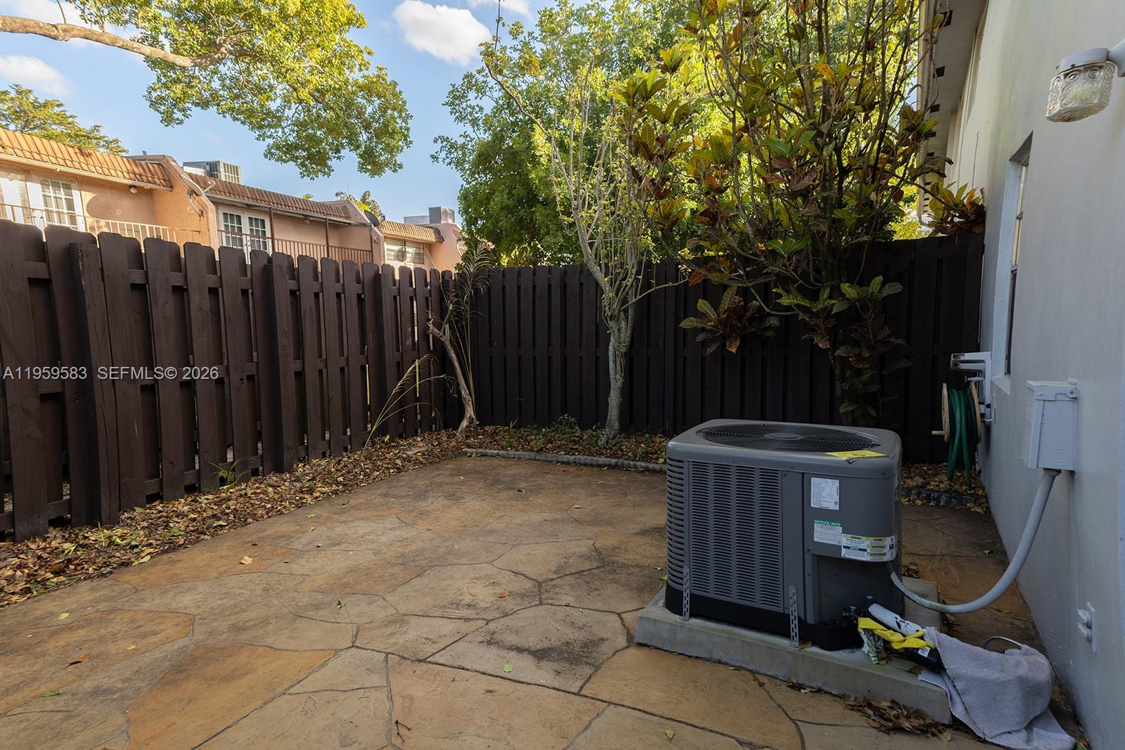 ARROWHEAD GOLF & TENNIS C - Residential