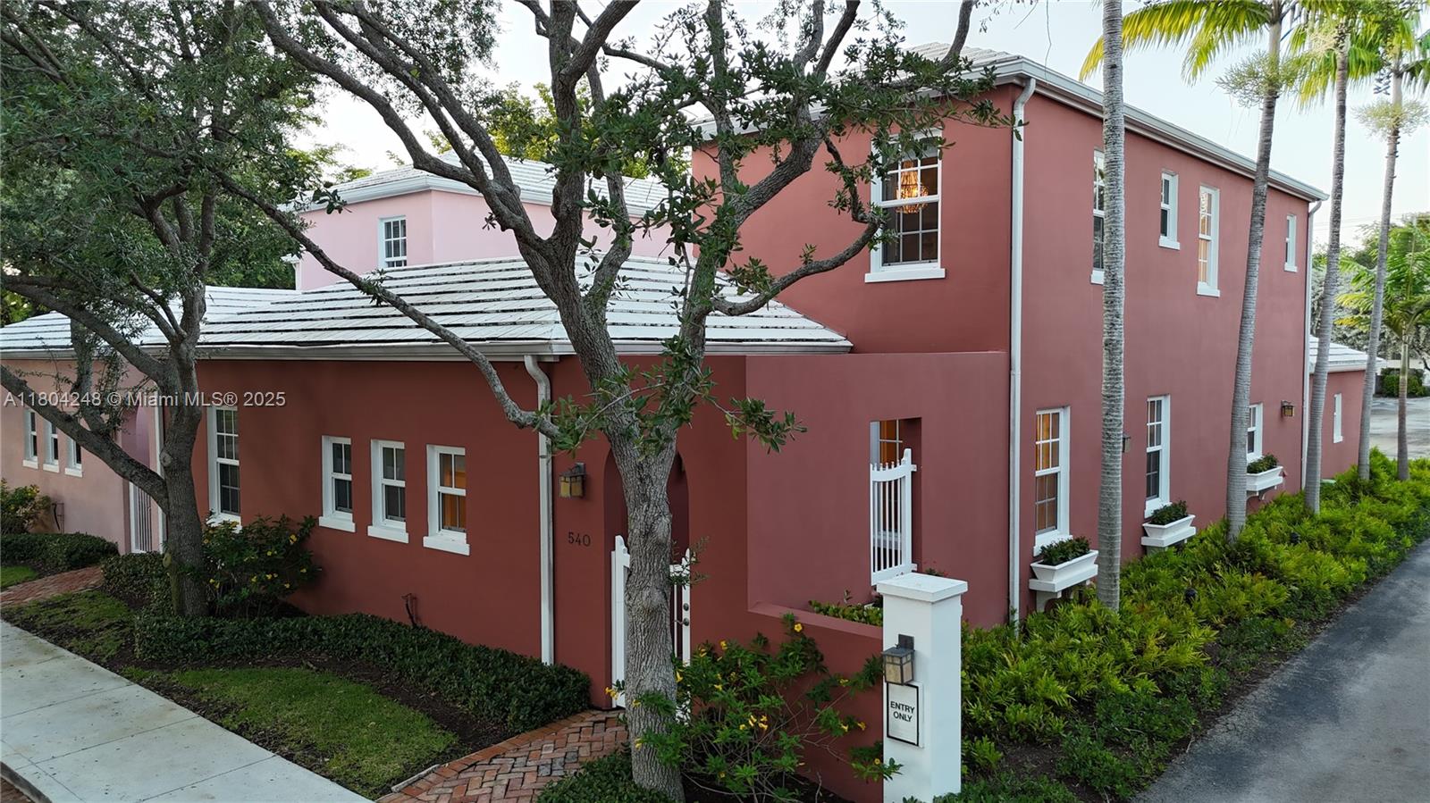 540 Loretto Ave 19, Coral Gables, Broward County, Florida - 3 Bedrooms  
3 Bathrooms - 