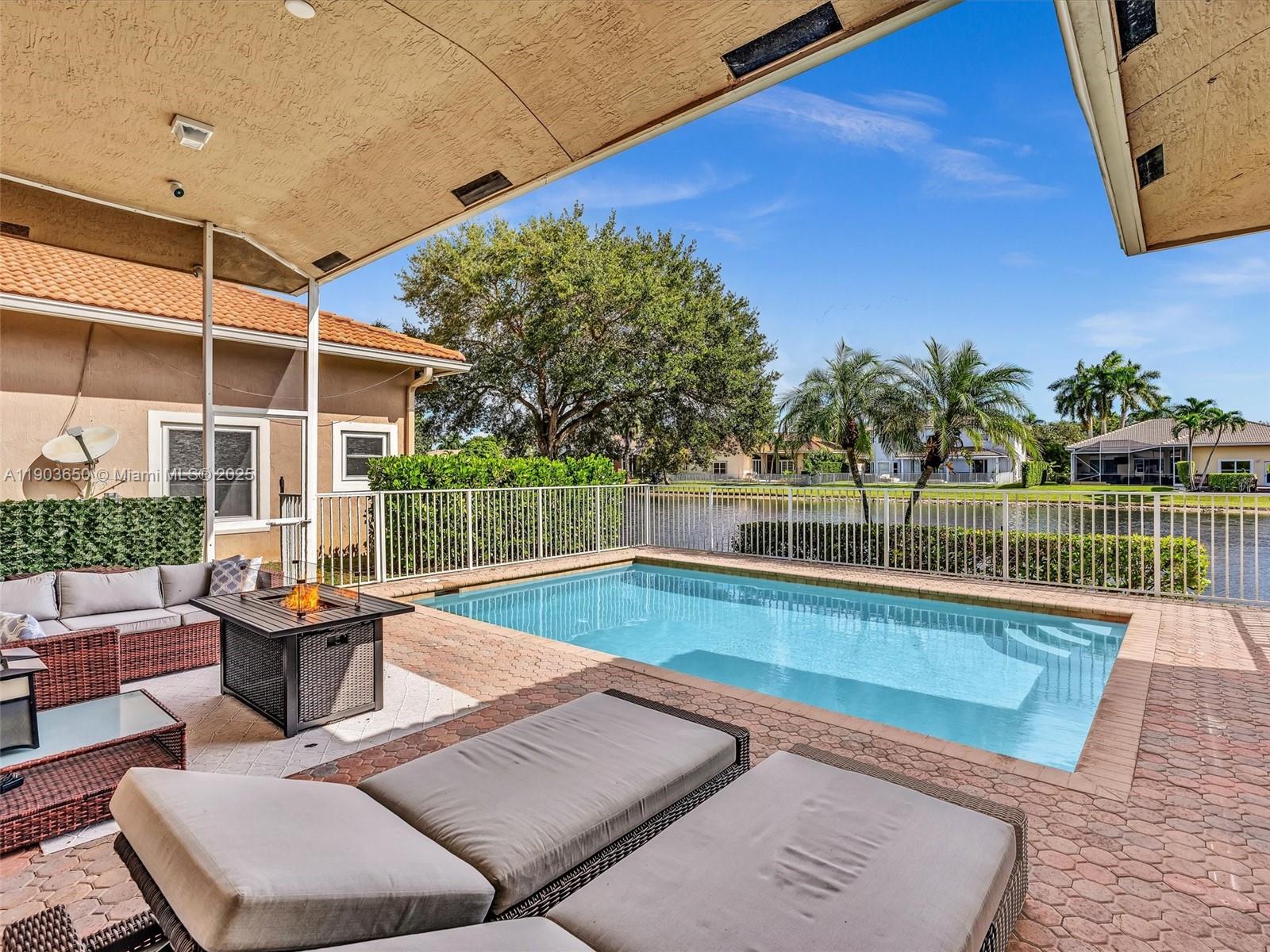 WYNDHAM LAKES WEST - Residential