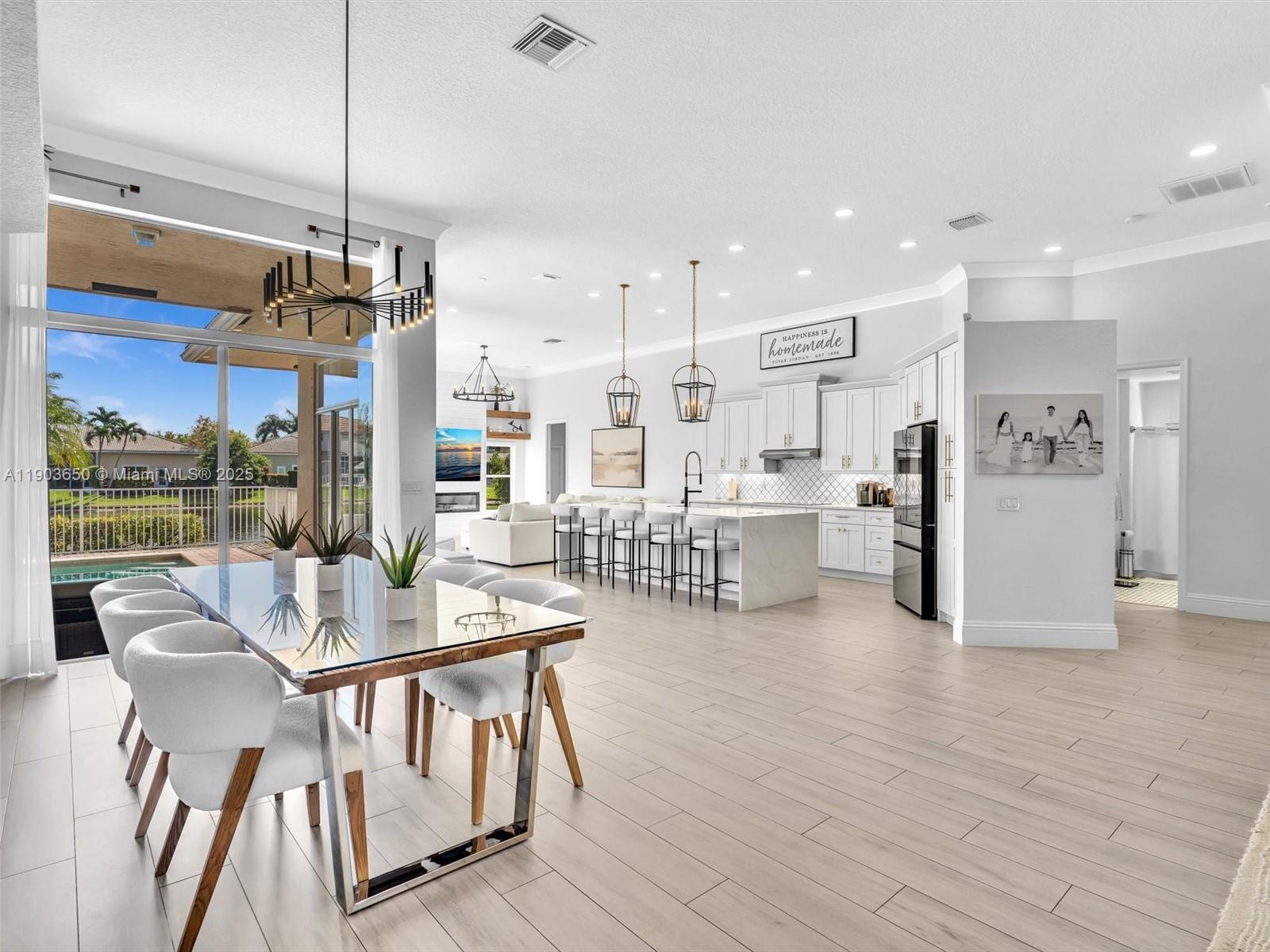 WYNDHAM LAKES WEST - Residential