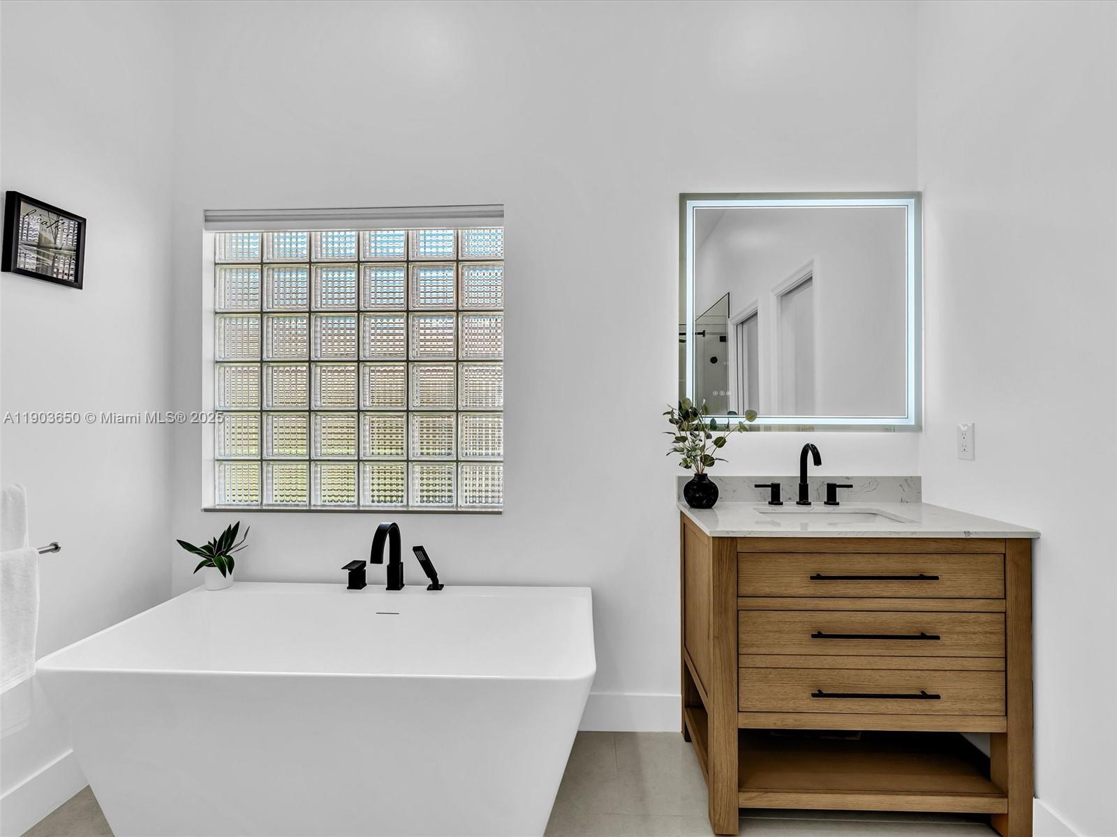 WYNDHAM LAKES WEST - Residential