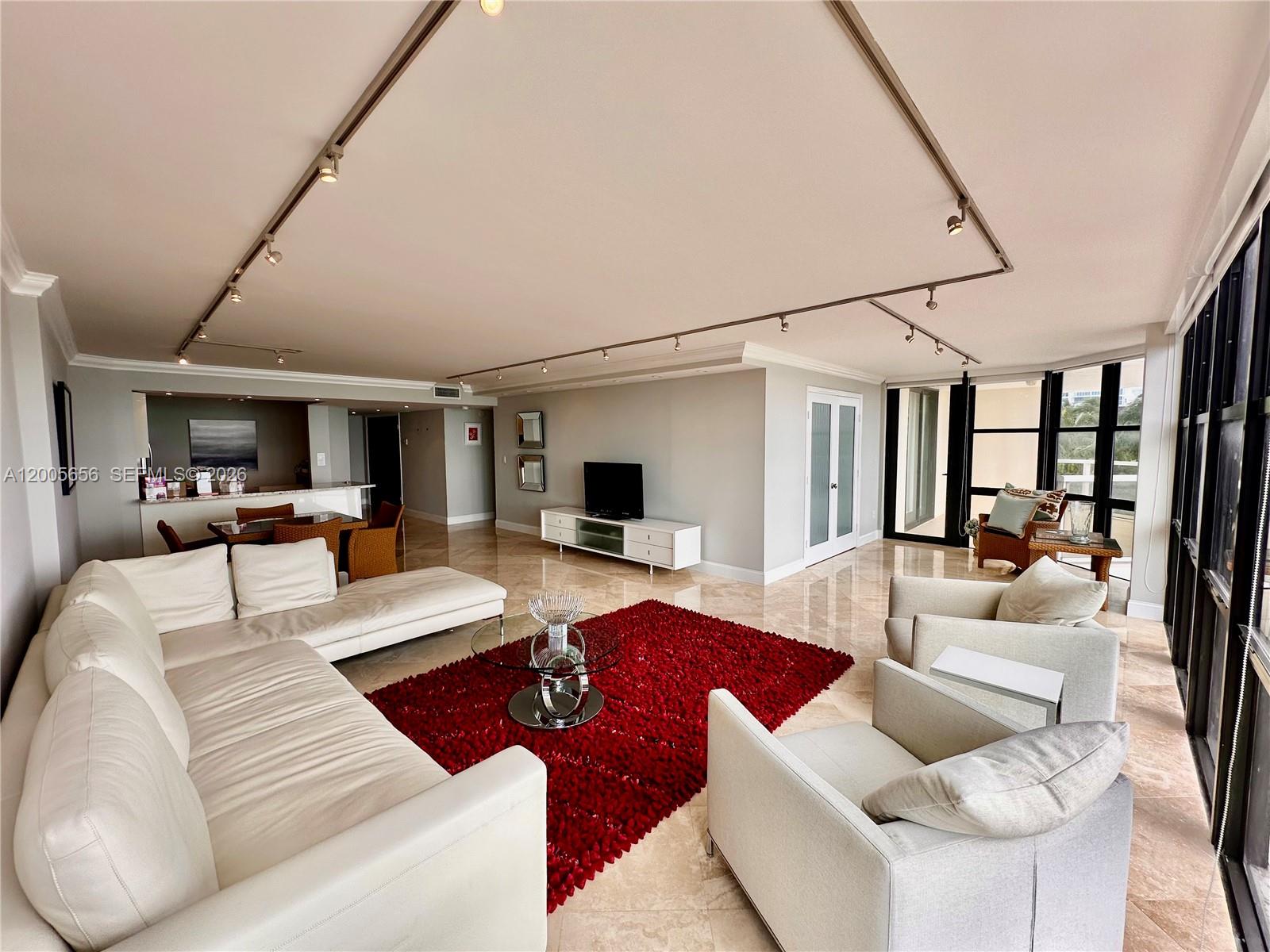 6423 Collins Ave 306