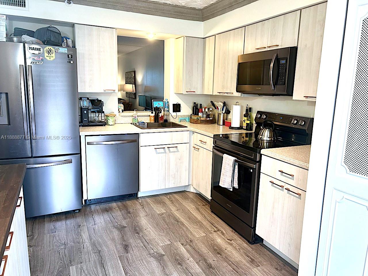 WATERS EDGE TOWERS CONDO - Residential