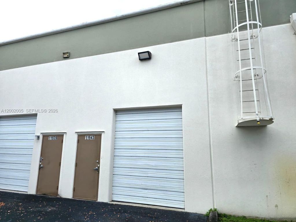 Photo of 11947 NW 37th St #G, Coral Springs, FL 33065 (MLS # A12002005)