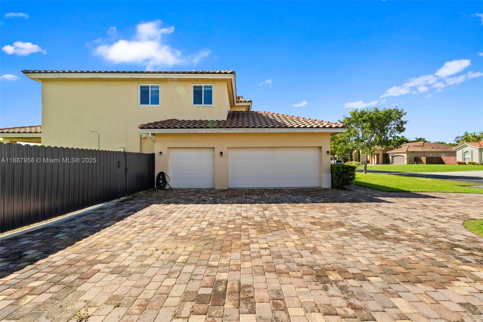 REDLAND REEF - Residential