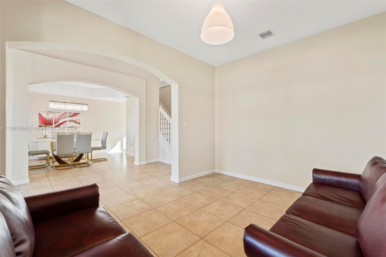 REDLAND REEF - Residential