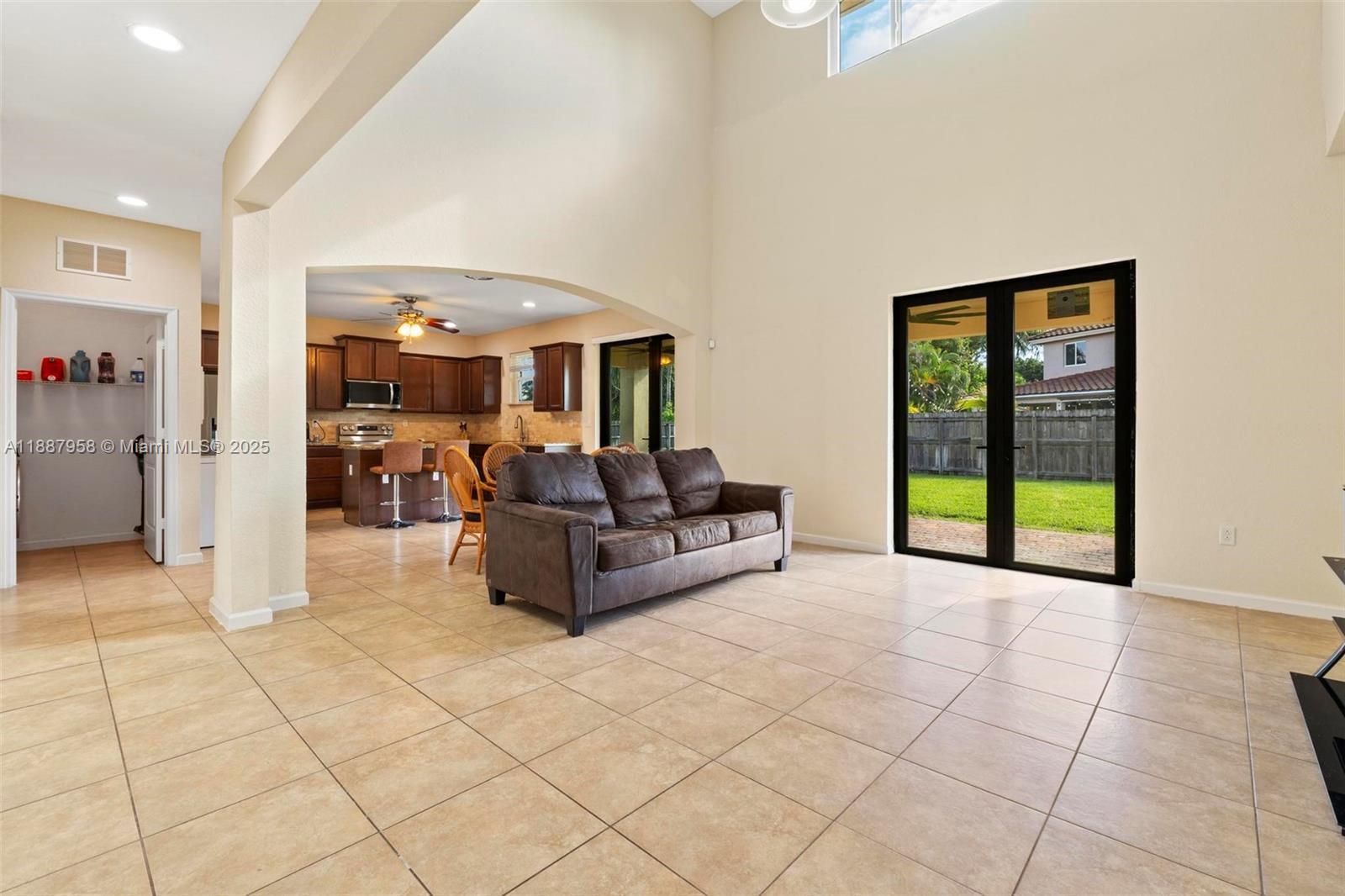 REDLAND REEF - Residential