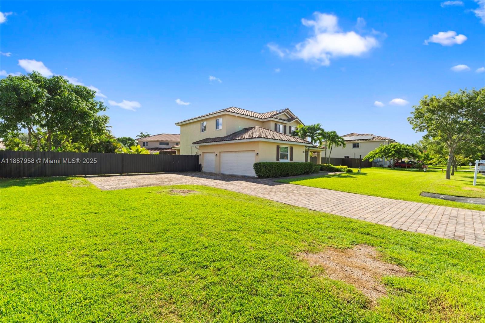 REDLAND REEF - Residential