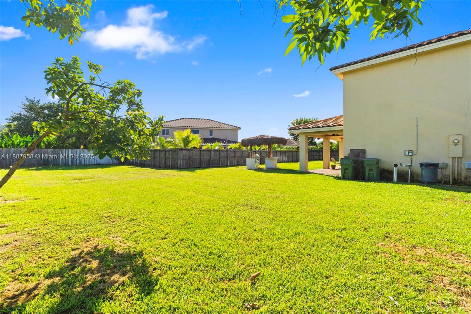 REDLAND REEF - Residential