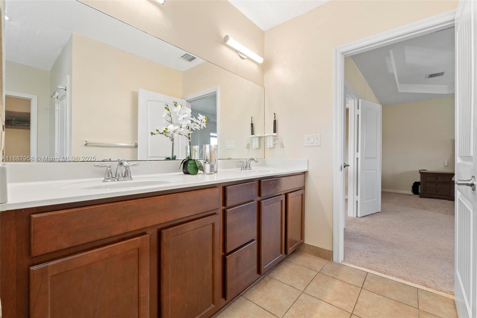 REDLAND REEF - Residential