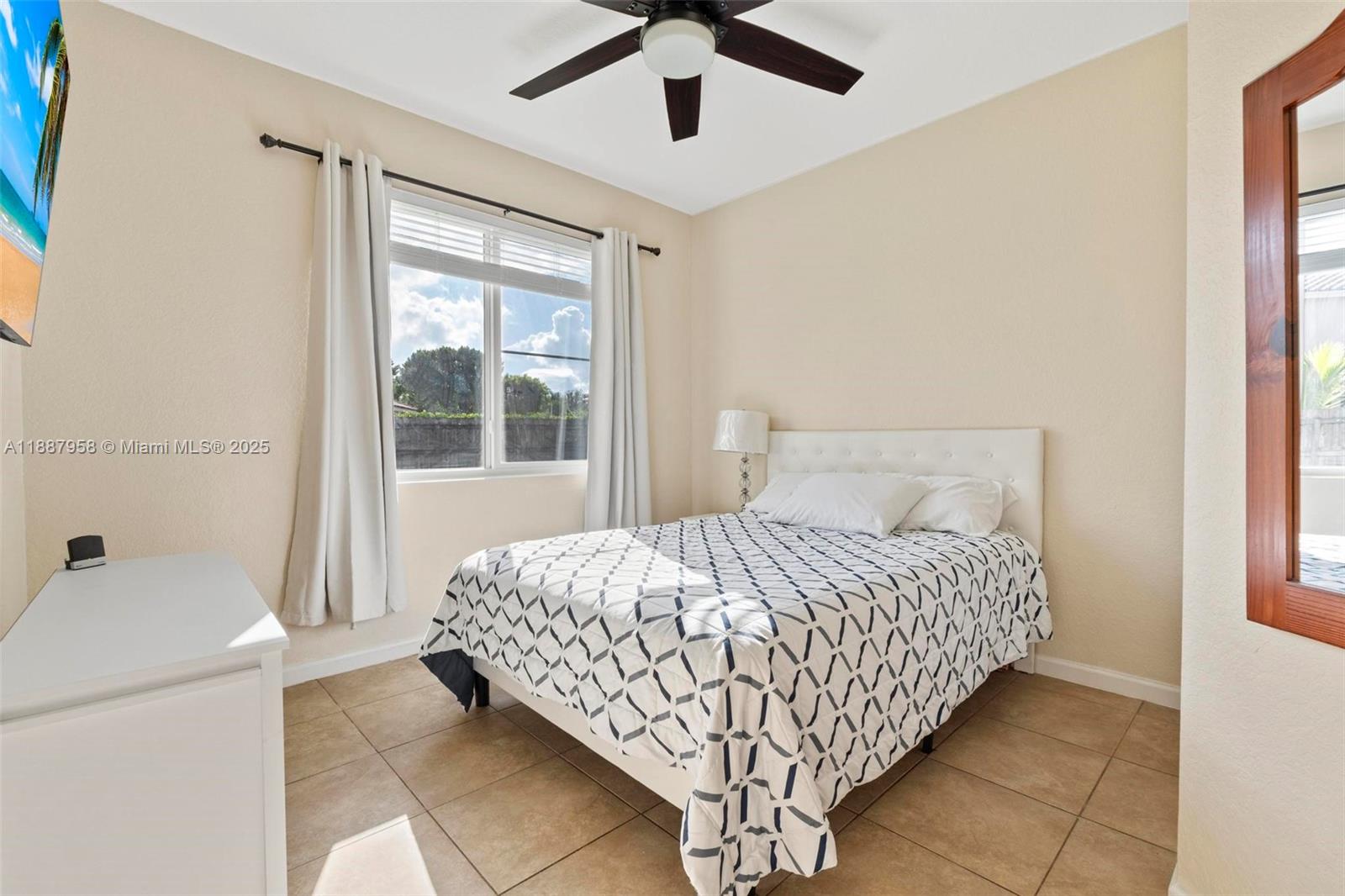 REDLAND REEF - Residential