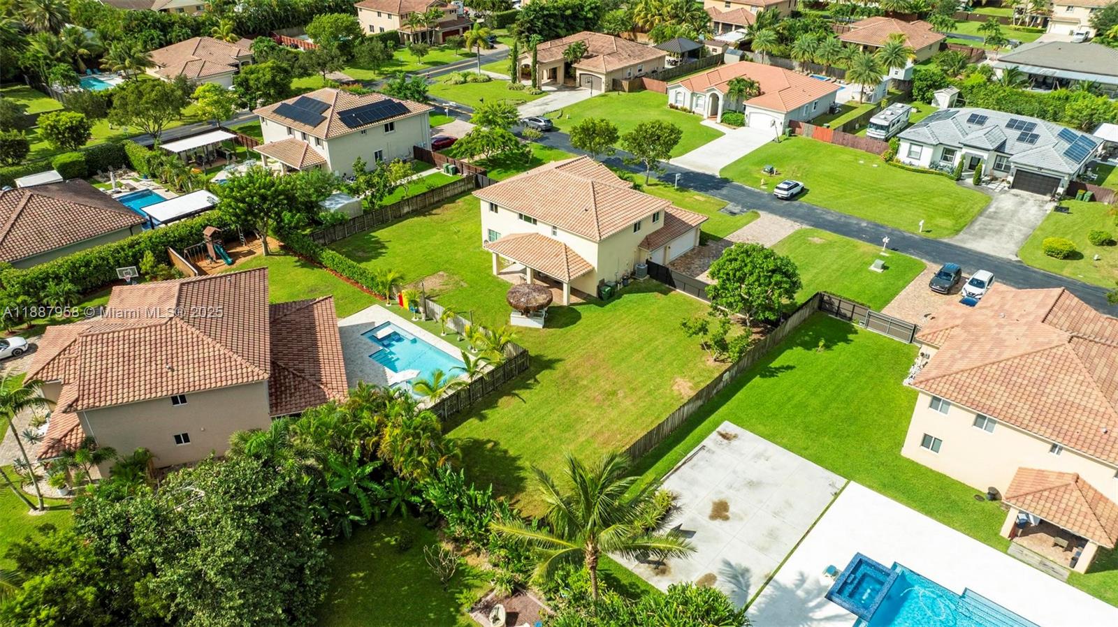 REDLAND REEF - Residential