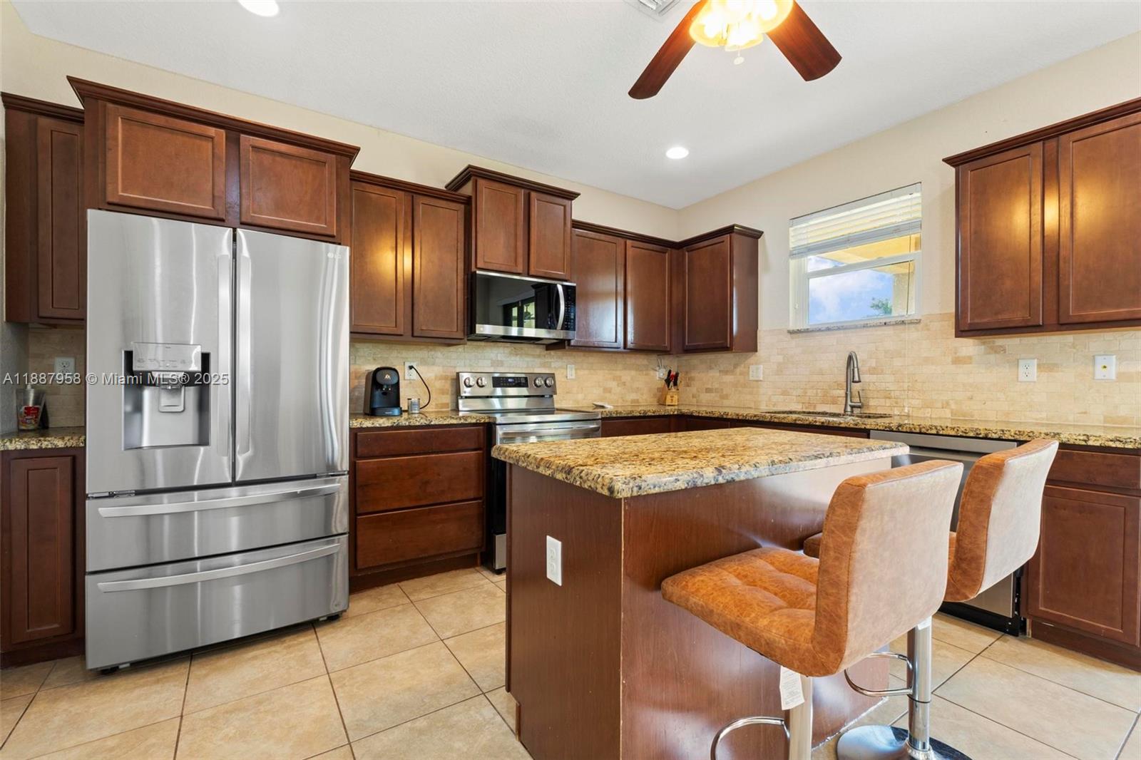 REDLAND REEF - Residential