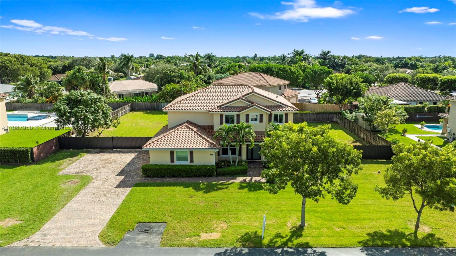REDLAND REEF - Residential