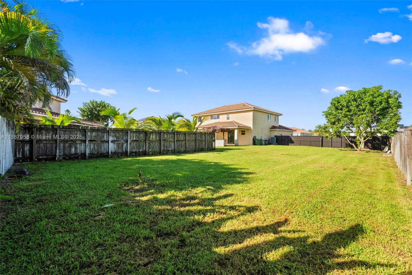 REDLAND REEF - Residential