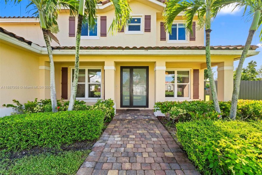 Welcome to your spacious Oasis in Redland with a living area of 2,837 sqft and a total area of 3,925 sqft. This stunning property boasts 5 bed 3bath and 3 car garage, providing ample space for your family. Enjoy the gigantic master room upstairs complete with a luxurious ensuite bathroom. Outside the vast lotspanning21,771 sqft ideal for a sprawling a pool and perfect for endless summer fun.Don'tmiss the opportunity to make this your dream family home. Showings by appointment only.