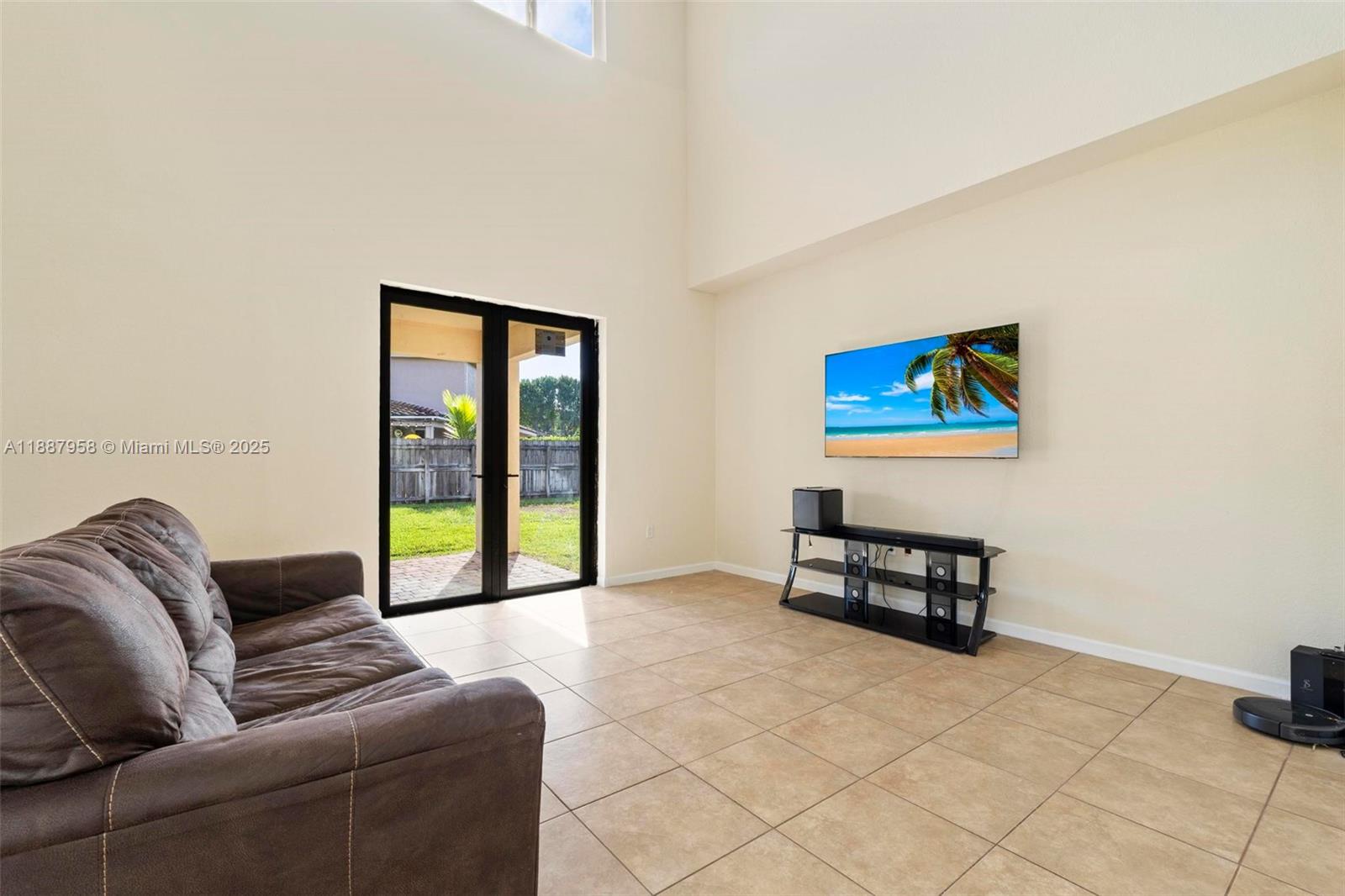 REDLAND REEF - Residential