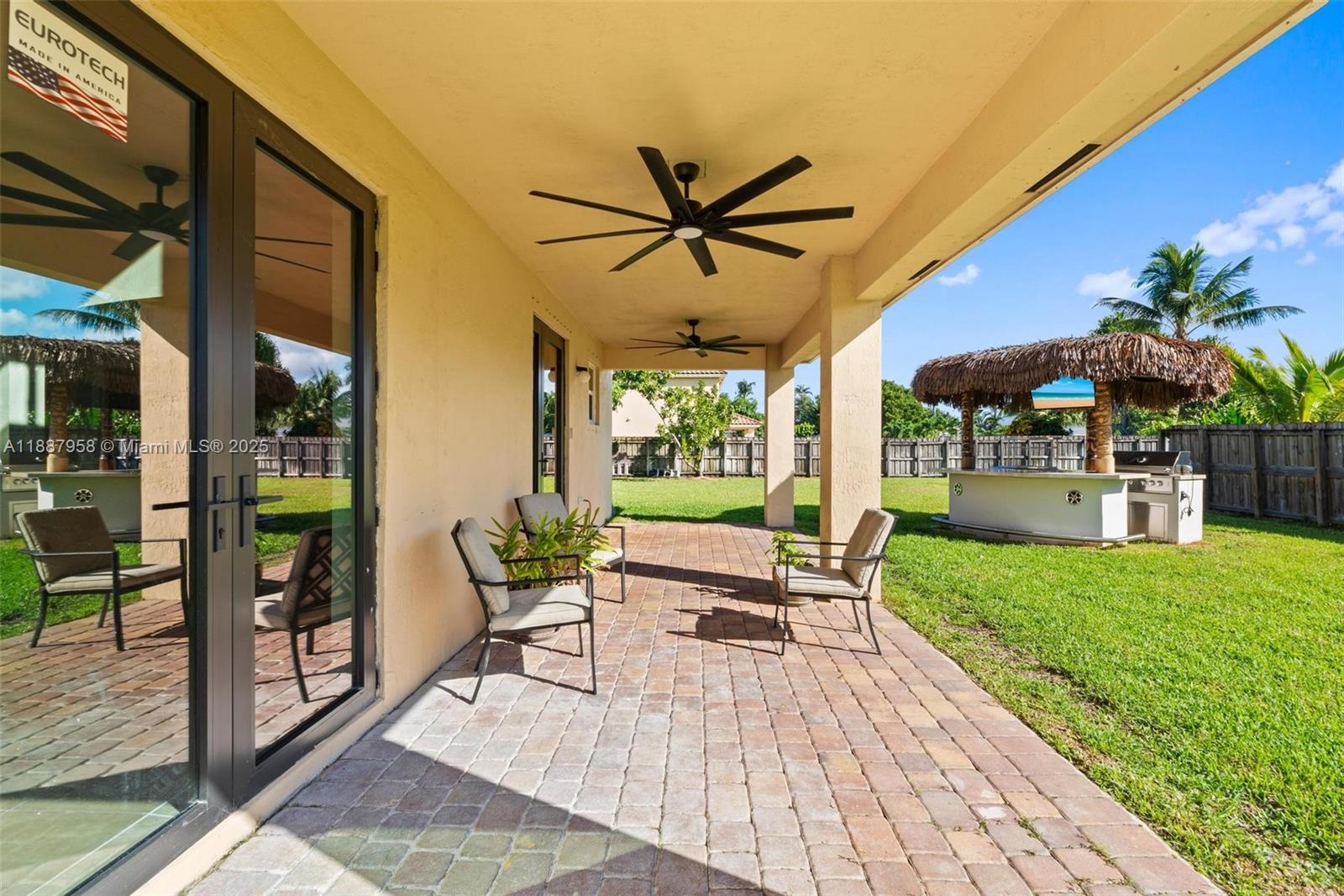 REDLAND REEF - Residential