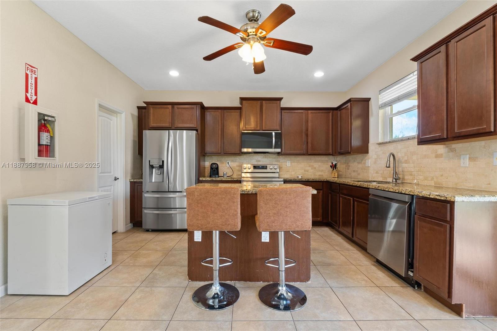 REDLAND REEF - Residential