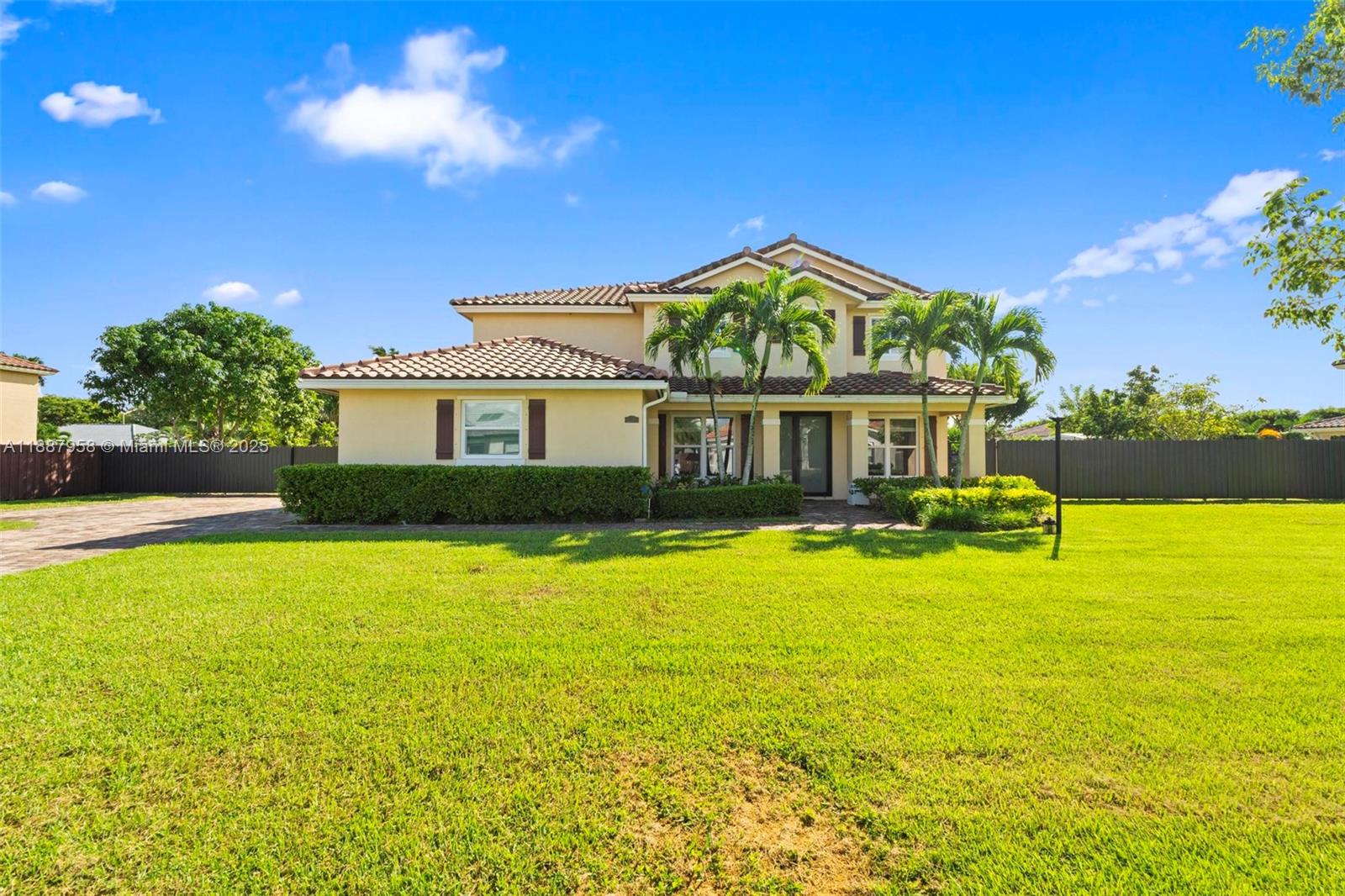 REDLAND REEF - Residential