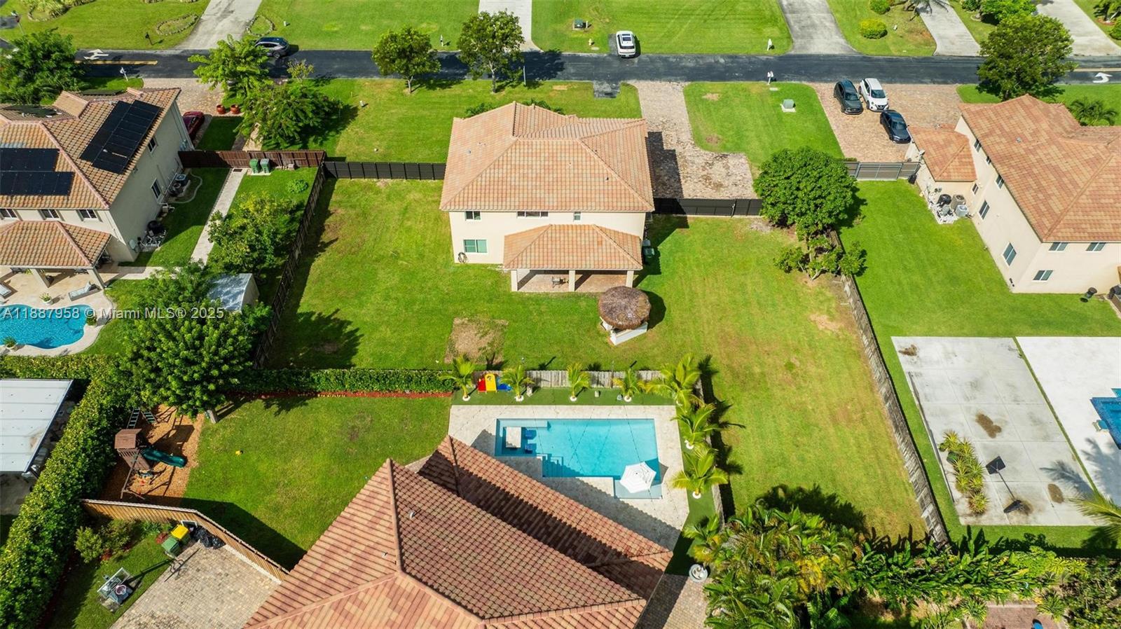 REDLAND REEF - Residential
