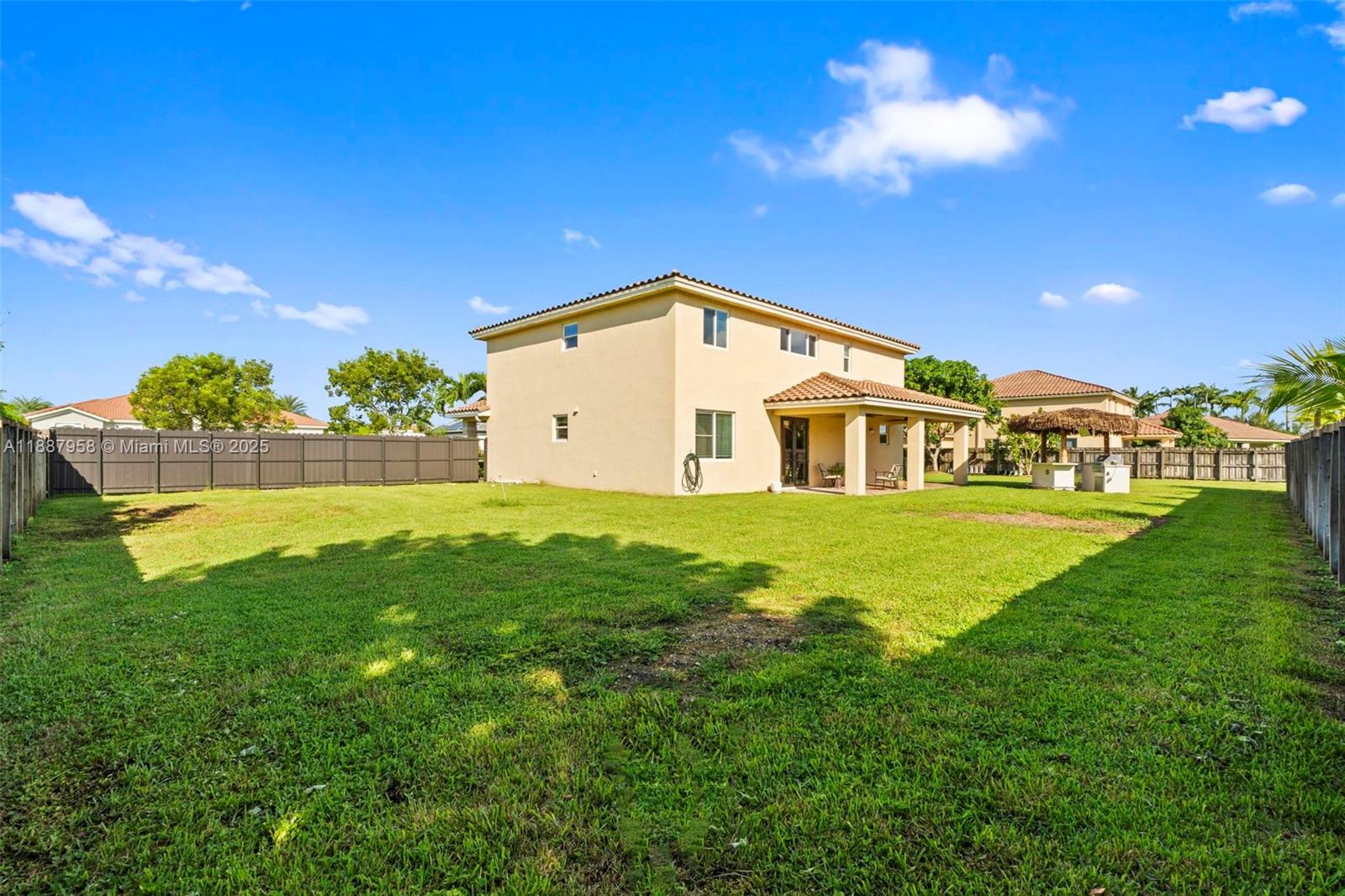 REDLAND REEF - Residential
