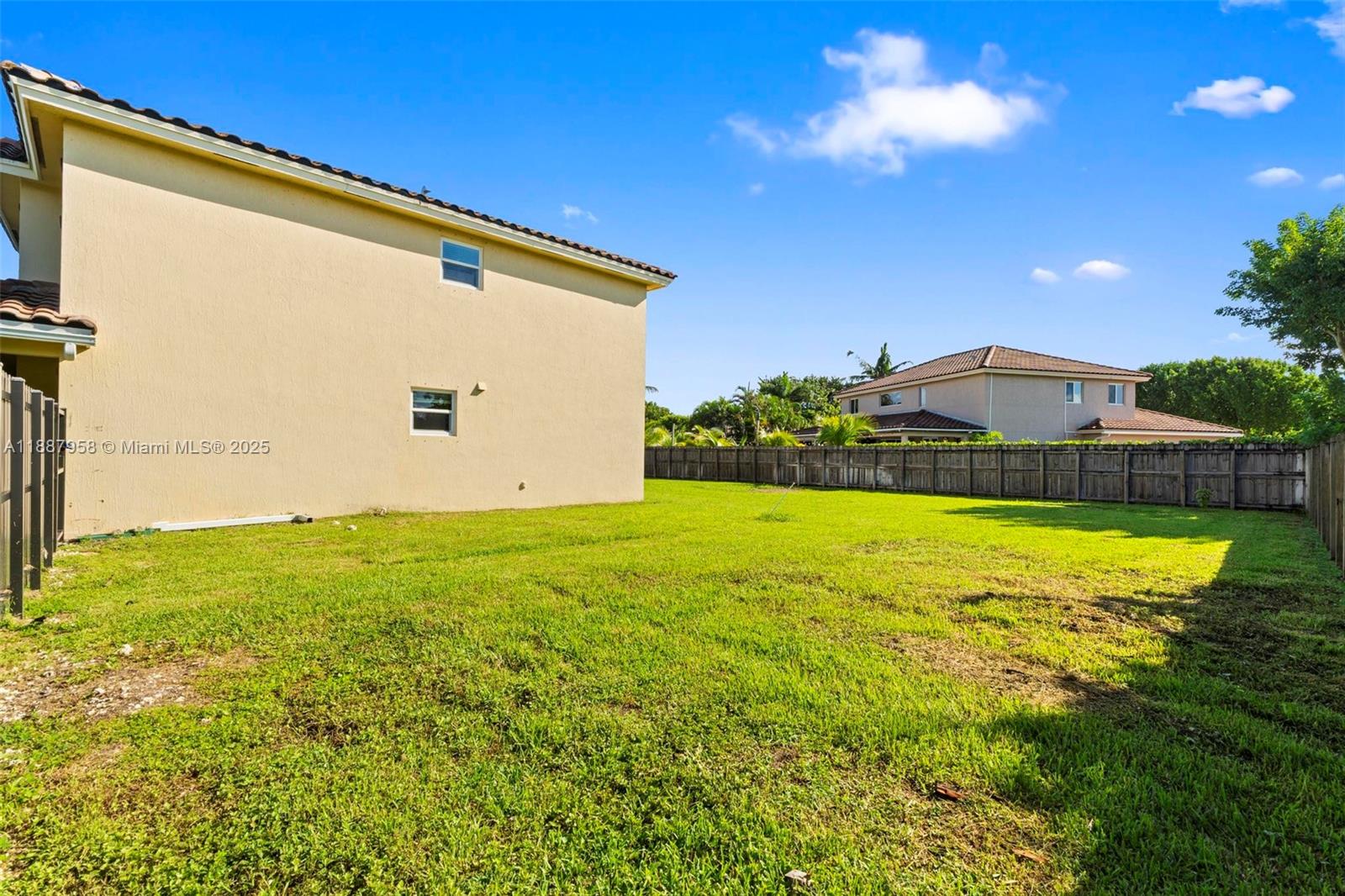 REDLAND REEF - Residential